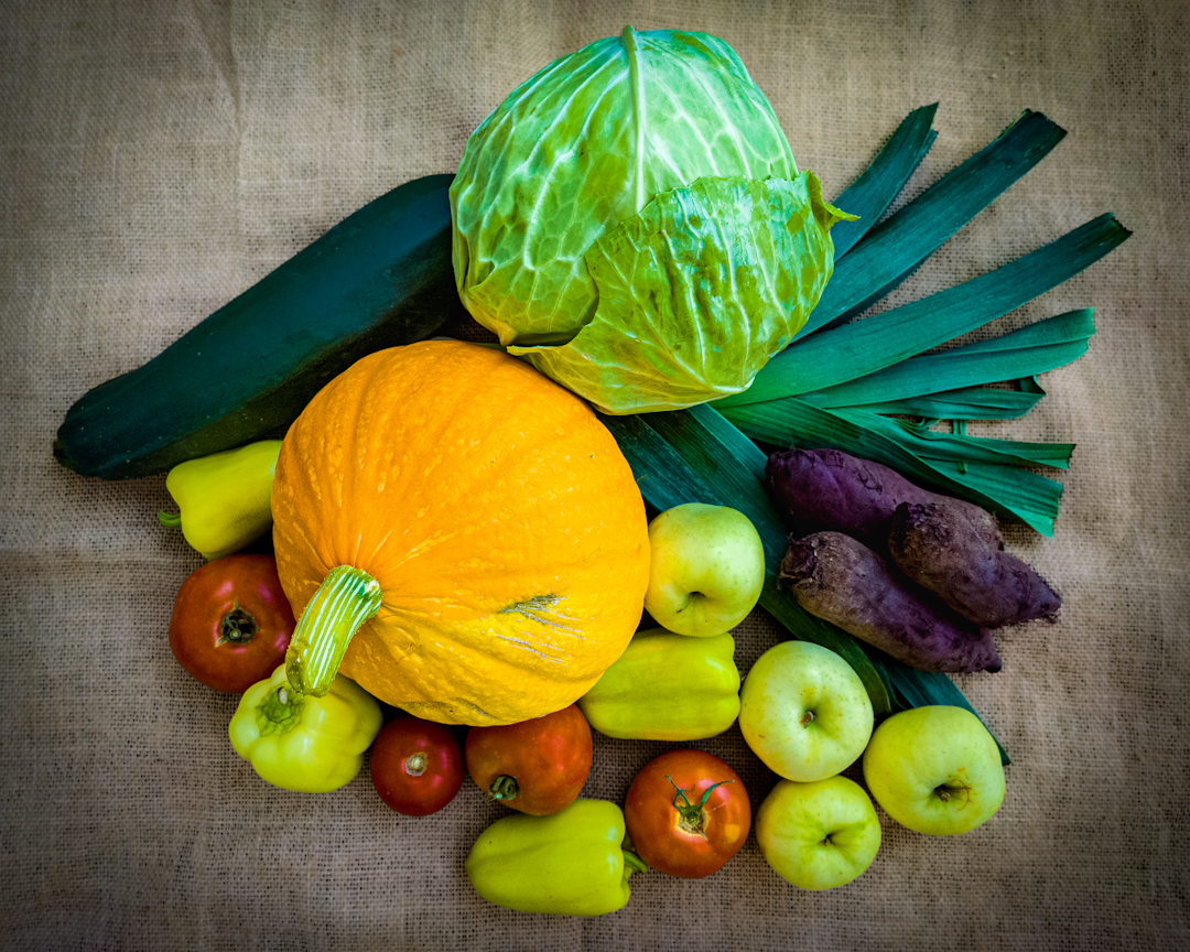 warzywa - por, kapusta, buraki, dynia, cukinia, papryka oraz jabłka