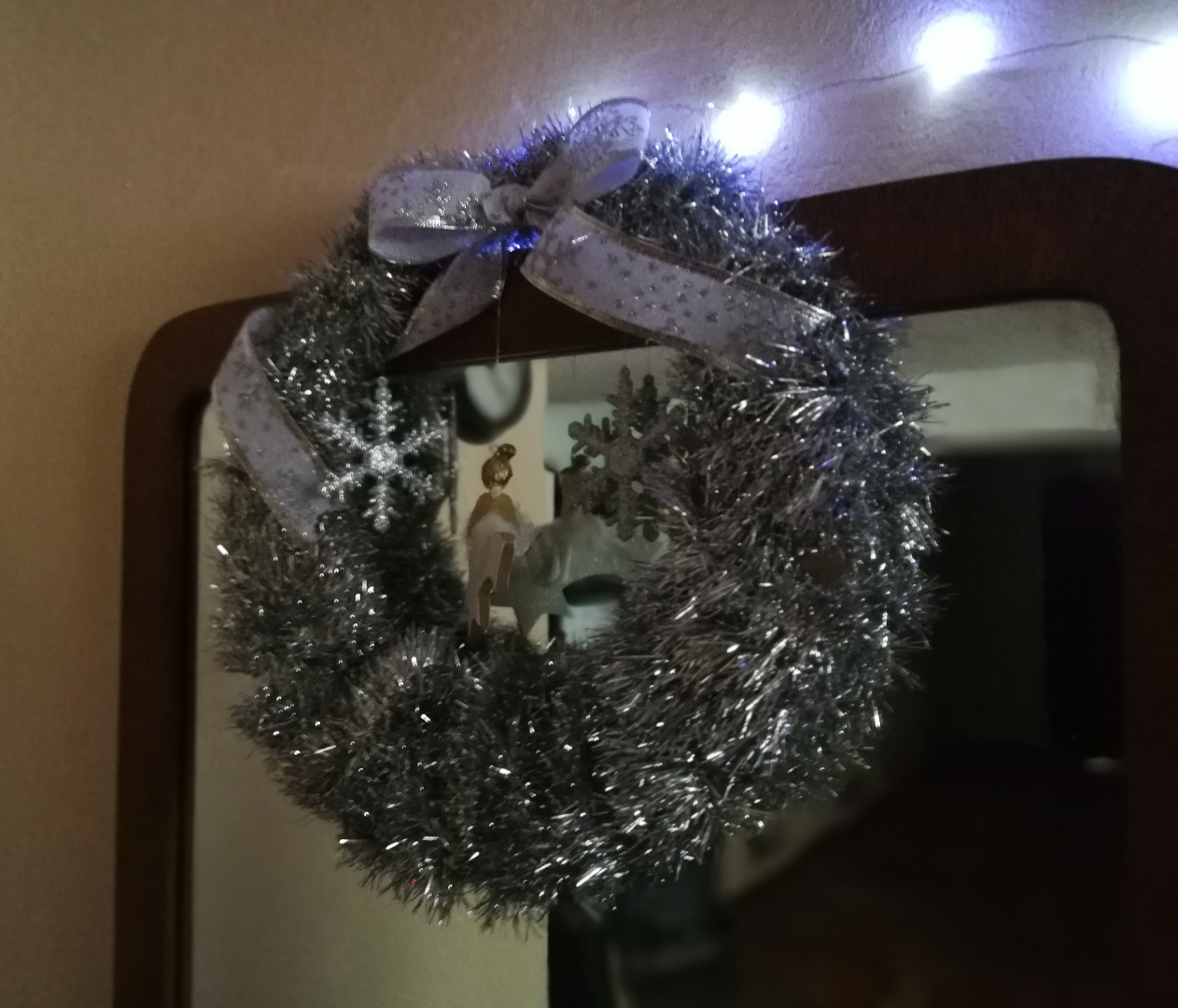 srebrny wianek stroik świąteczny